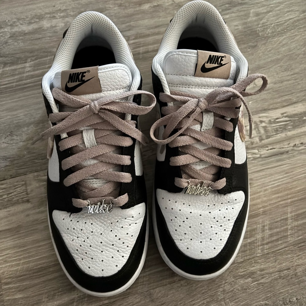 Nike low tops shoes (barely worn)